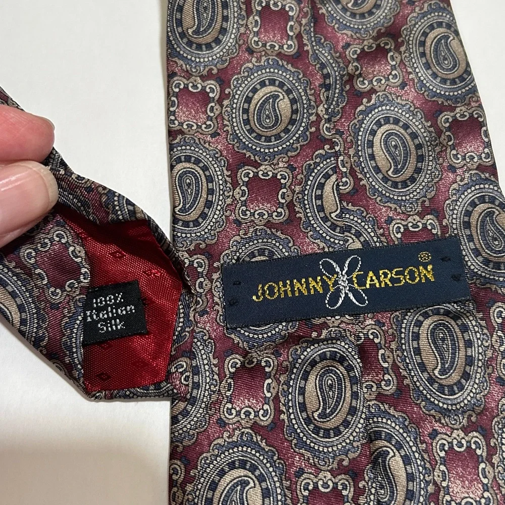 Johnny Carson vintage Elegant Paisley and Geometric Patterned Ties. Set of 2. - Picture 8 of 10